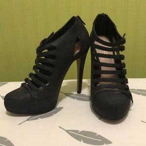 Also strappy stiletto